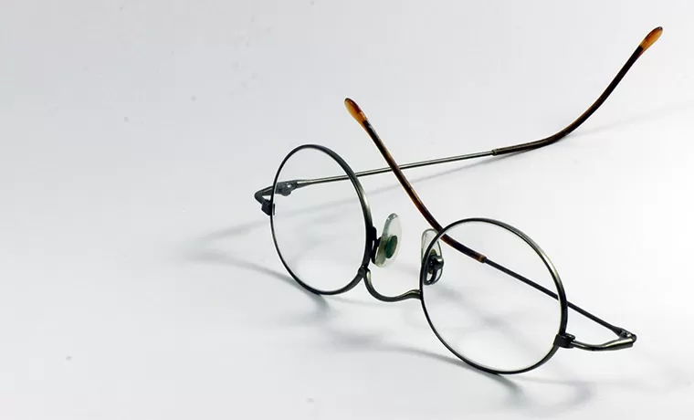 Monture de lunette cassée, Dax, Les Lunettes du Voisin